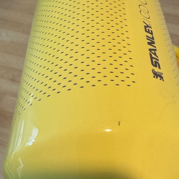 Stanley x CALIA Quencher H2.0 Tumbler 40 oz Pale Yellow Green Flowstate Straw - Picture 5 of 5